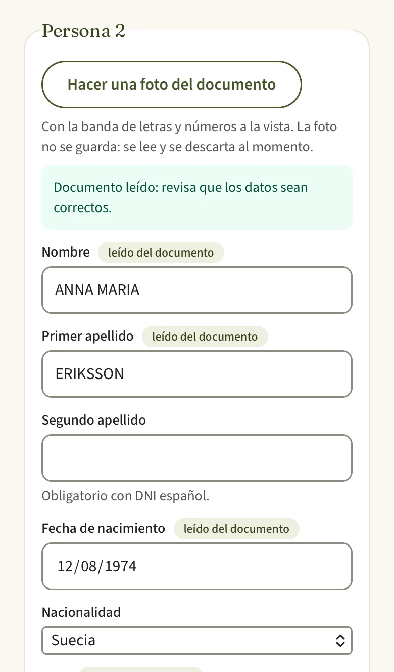 Tarjeta de una persona tras leer la foto del pasaporte: «Documento leído», con nombre y apellido marcados «leído del documento»